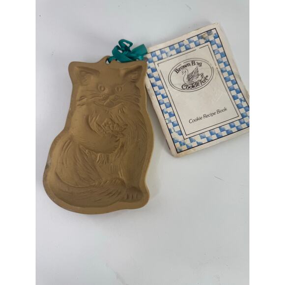 Brown Bag Cookie Art Stoneware Mold 1983 Sitting Cat Retired W/ Recipe Booklet - Picture 1 of 7